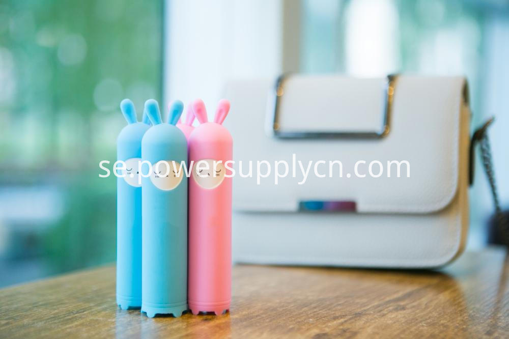 Härlig Cartoon Design Promotion Gift Power Bank 2200mah 2400mah 2600mah Lovely Cartoon Design Promotion Gift Power Bank 2200mah 2400mah 2600mah